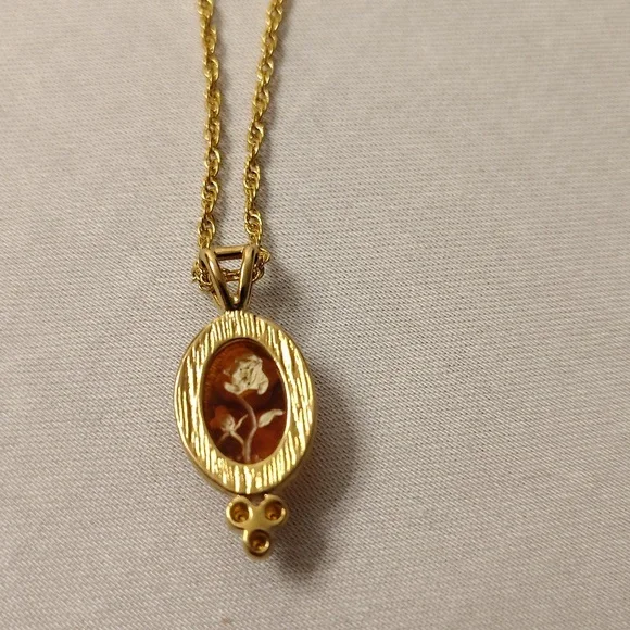 Amber Colored Flower Pendant Necklace - Picture 4 of 5